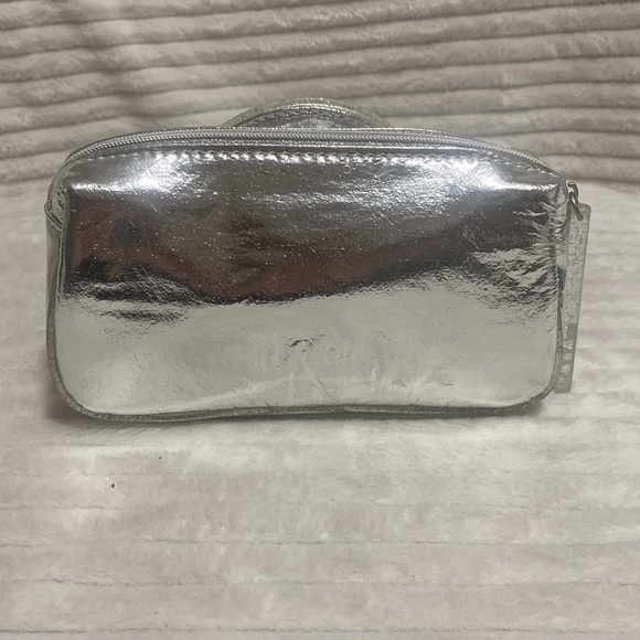 FREE GIFT WITH 1ST PURCHASE IN SHOW - Picture 2 of 5